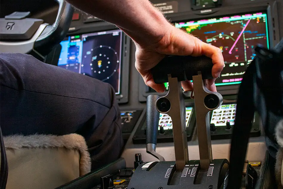 cessna-citation-latitude-cockpit-throttle