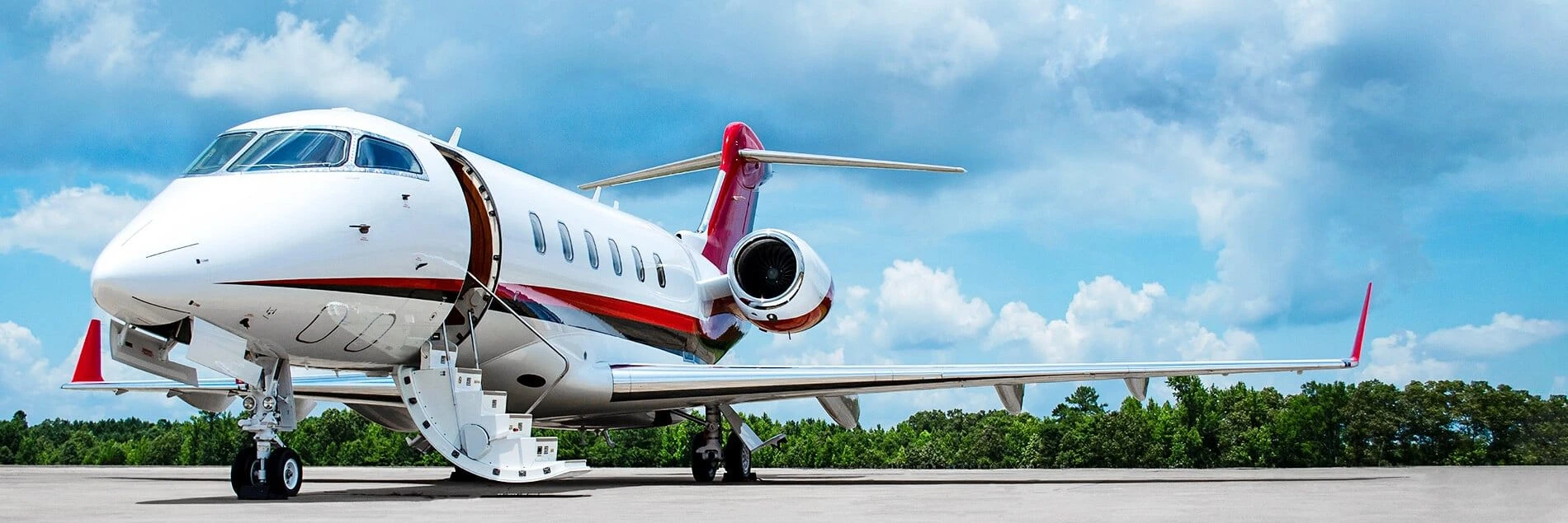 challenger-300-tarmac-1900x635