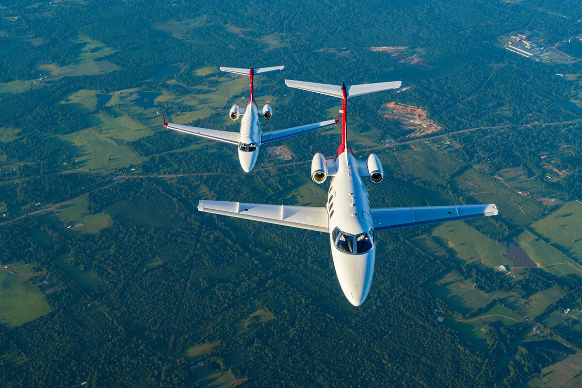 phenom-100-300-aerial-formation